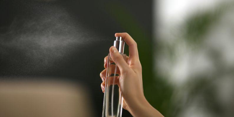 use tea tree oil to make a refreshing room spray