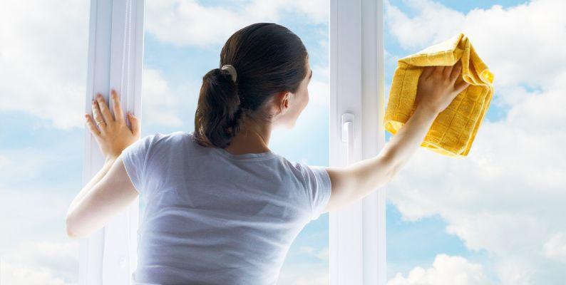 woman cleans the windows
